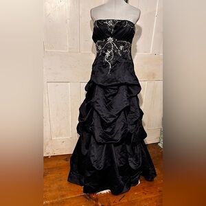 VTG Y2K City Triangles Stunning Gown Formal Beaded Strapless 90s Prom Cotillion